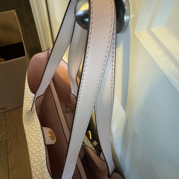 Michael Kors tote bag. First photo stock but rest are actual bag. - Picture 5 of 8